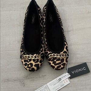 Vionic Leopard Flats with Gold Chain Accent Spark Pera size 8 New